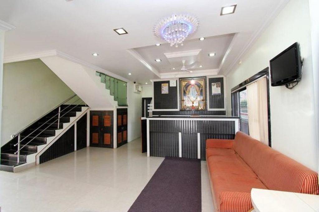 Sai Ganesh Hotel Shirdi Buitenkant foto