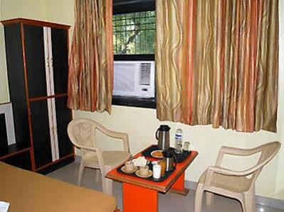 Sai Ganesh Hotel Shirdi Buitenkant foto